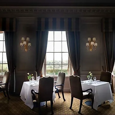 Wood Hall & 4*
