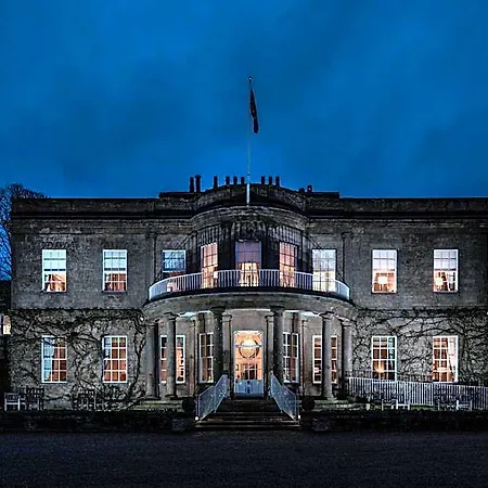 Wood Hall & 4*